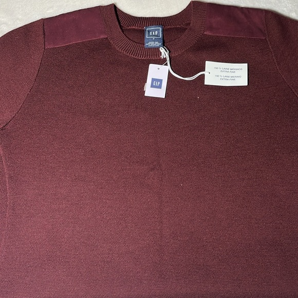 GAP Men’s 100% Merino Wool Sweater - Size M, Burgundy, Shoulder Accents - Picture 4 of 10